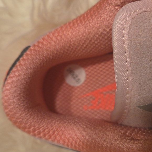 Nike Women's Coral and Cream Sneakers - Picture 8 of 9